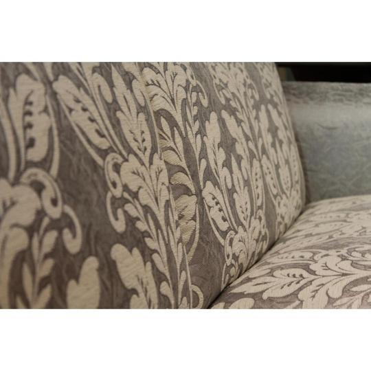 SA kanape vendegagy kinyithato elegans klasszikus mediterran mintas karpitos butor szurke kanape nappali indas minta ezust pezsgo krem.jpg